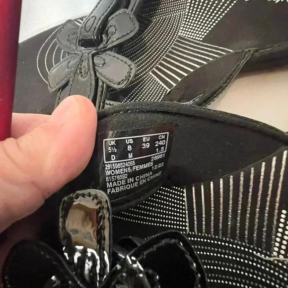 Clarks Cloud Steppers Women’s Brinkley Flora Black Patent Thong Sandals - Picture 5 of 6